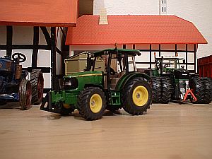 John Deere5820